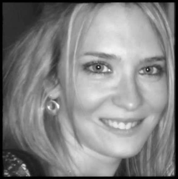 Meet your Posher, Laura - Picture 1 of 1